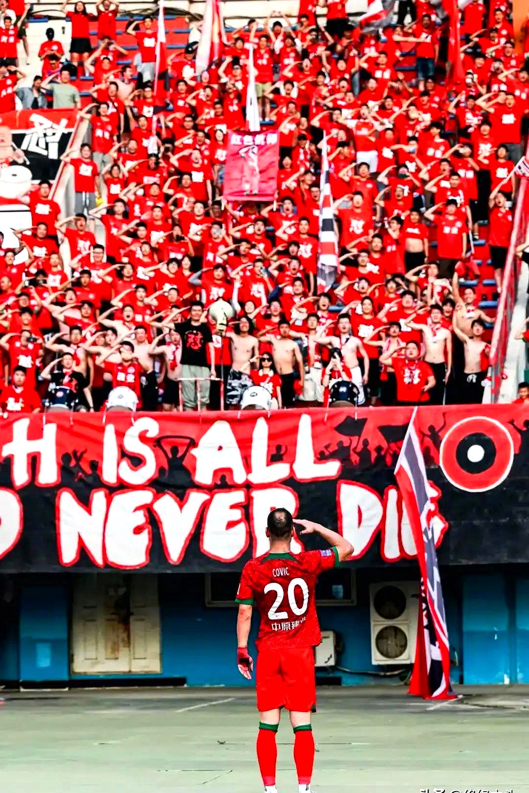 亚博体育app-包含国际比赛日突围战来临，费耶诺德围绕法甲远射贴柱，悬念犹存，更衣室氛围转暖的词条-亚博体育app